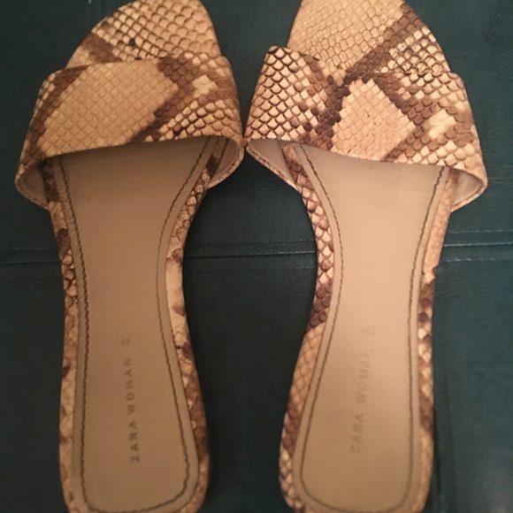 Zara slides - Picture 2 of 5